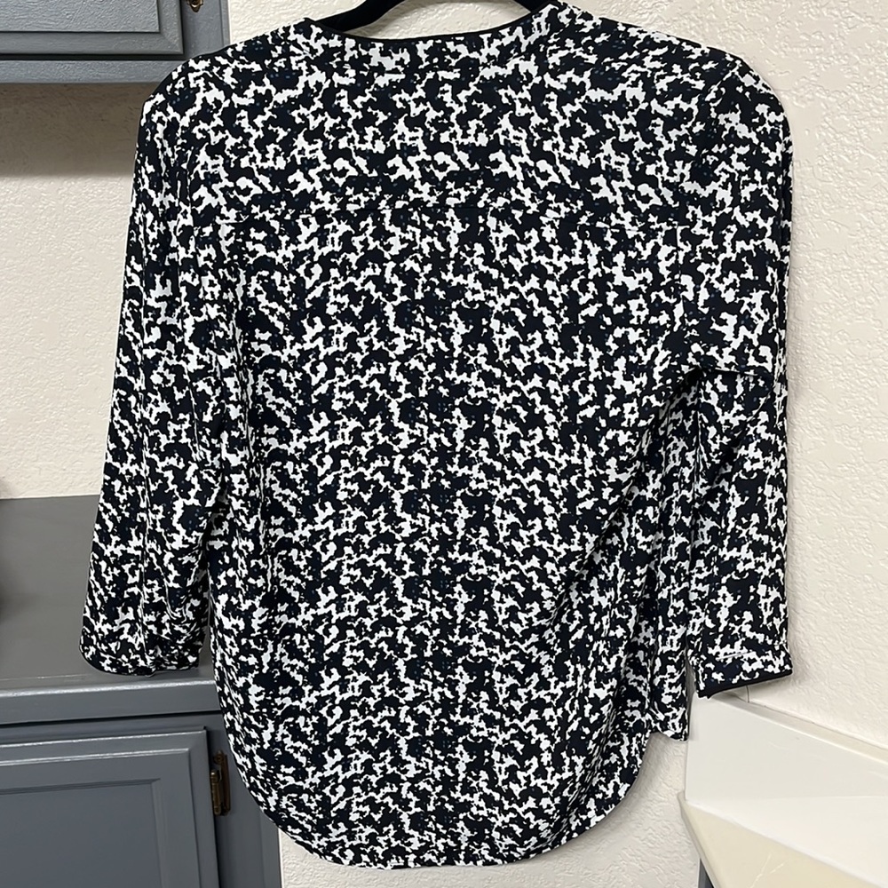 Abstract H&M Blouse - Picture 3 of 3